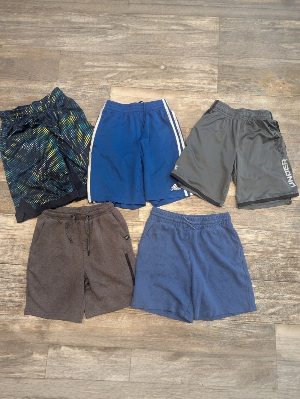 Kids/Boys Big lot 5 pair of shorts Champion, Under Armour, Adidas, Legend Sz Med